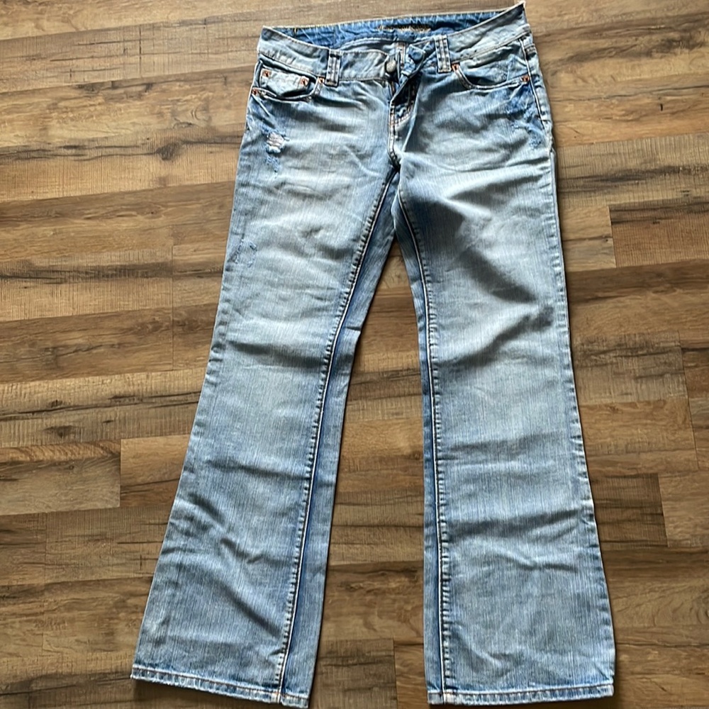 Womens AE Boyfriend 77 Jean. Light wash.